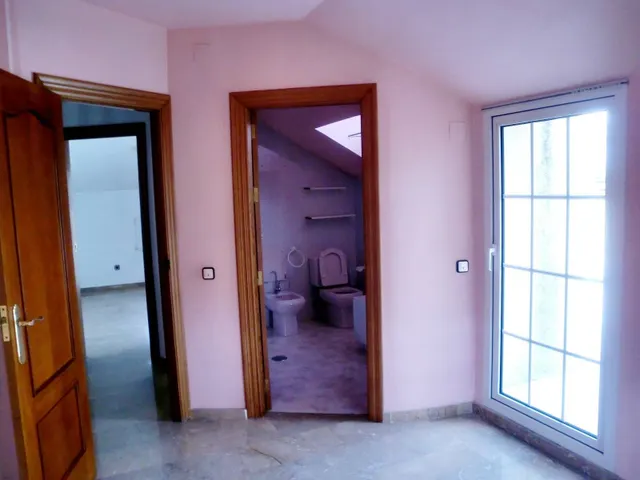 Chalet independiente en Murcia capital con parcela de 2.500 m2, piscina y 8 dormitorios — 16