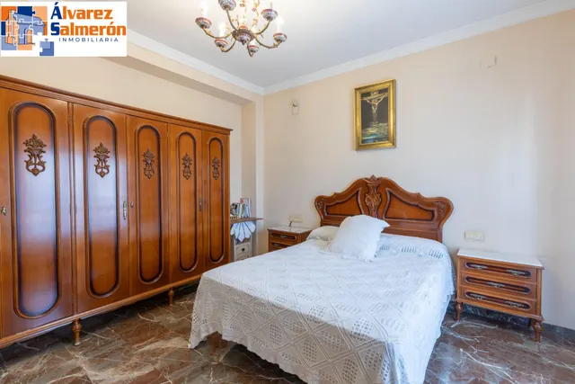 Casa en esquina en venta en Las Gabias — 29
