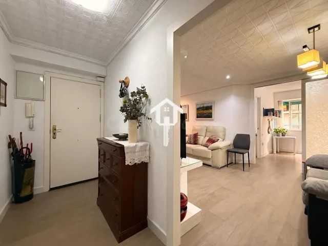 Piso en venta en Alicante. zona de carolinas altas. 90m2, 3 habitaciones, 1 baño, segunda planta con ascensor. — 2