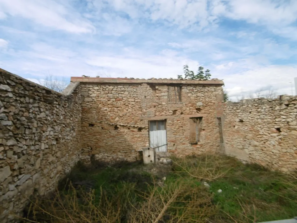 PARCELA URBANA CON CASA DE PIEDRA PARA REHABILITAR