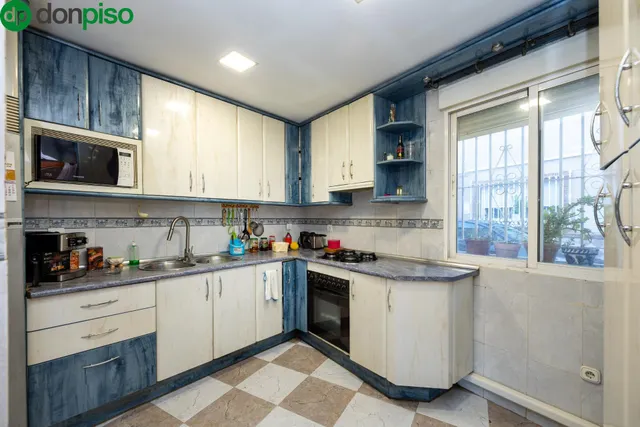 Casa con estupenda ubicación en Armilla. avenida de los ogíjares — 13