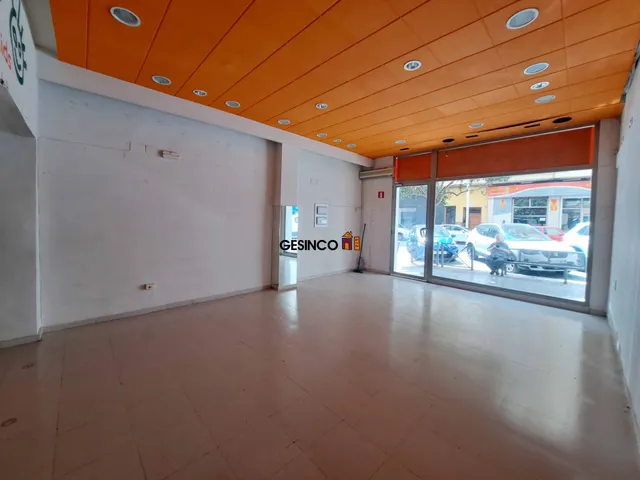 LOCAL COMERCIAL EN ALQUILER CÉNTRICO — 4