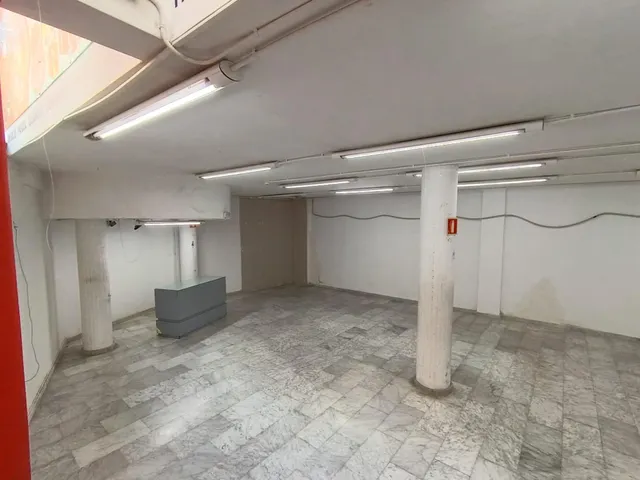 UNA UBICACIÓN EXCEPCIONAL. UN NEGOCIO EXCEPCIONAL. — 12