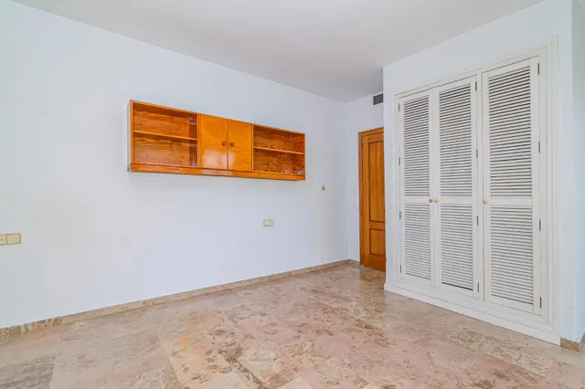 Chalet independiente en esquina en una zona muy buena de Huétor Vega — 28