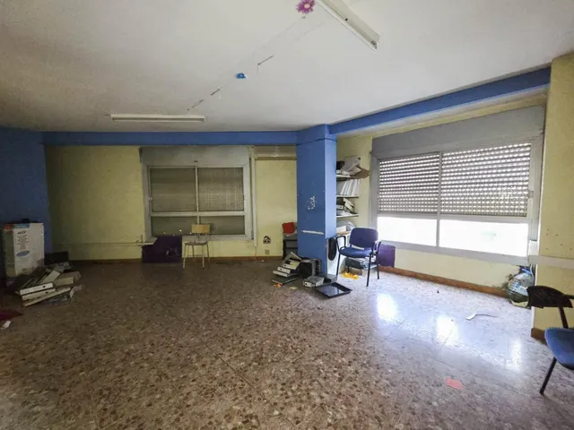 Tercera planta de edificio de oficinas en alquiler en el centro de Barberà del Vallès — 13