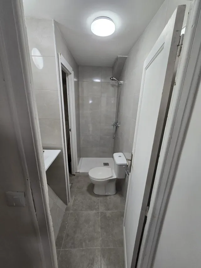 Se vende piso con arrendatario para inversores, Acogedor Apartamento de 2 habitaciones con Balcón en Tortosa. — 10