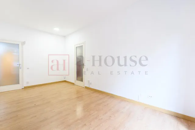 PISO PARA ENTRAR A VIVIR CON EXCELENTE UBICACIÓN EN SAGRADA FAMILIA — 3