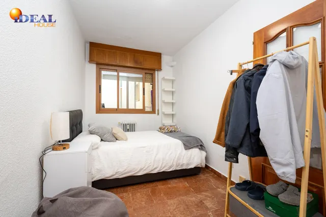 Piso y cochera en venta junto Acera de Darro. — 30