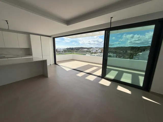 Ático de Lujo con Piscina Infinity Privada en Estepona — 8