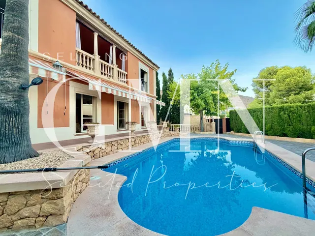 Un pequeño palacete con vistas al mar mediterráneo en Finestrat — 25