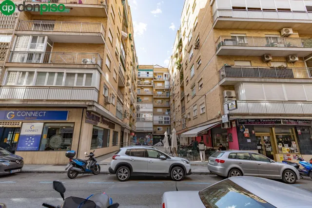 Piso con terraza y gran potencial junto a Camino de Ronda — 39