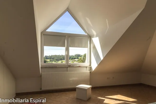 Impresionante Chalet en Abegondo con Vistas al Valle . — 46