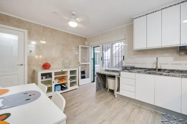 Elegante Propiedad Doble con Vistas al Campo y Acabados de Lujo — 36