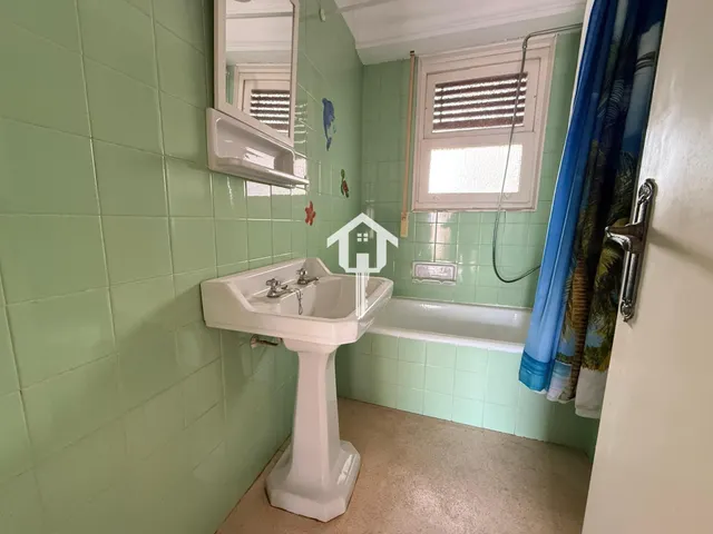 Piso en venta en pleno centro de Alicante, 88m2, 3 habitaciones dobles, 2 baños, quinta planta con ascensor — 28