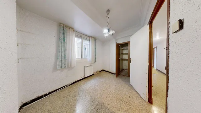 Piso de 65m2. Distribuido en tres dormitorios, salón con terraza, cocina con galería y baño — 23