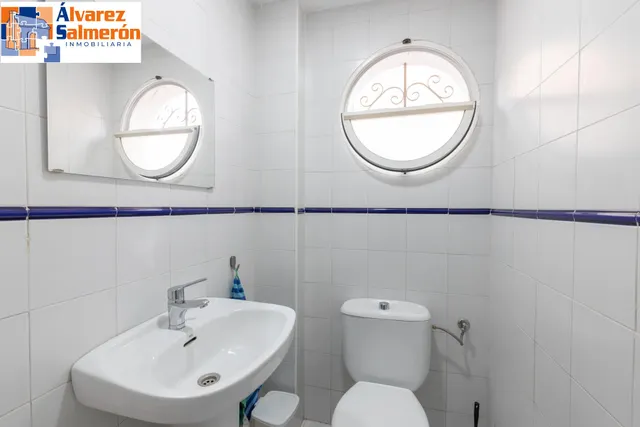 Casa independiente con piscina en La Zubia. — 16