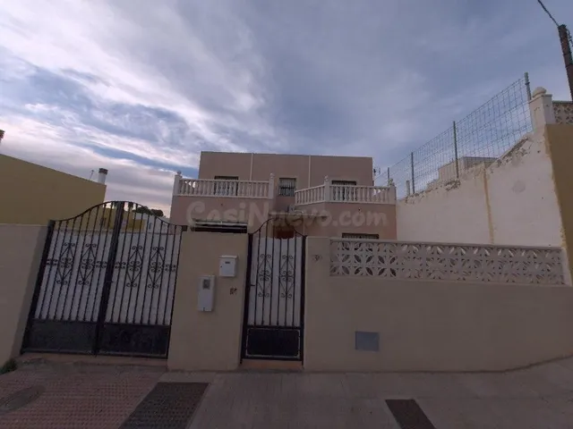 Se vende Casa ALQUILADA en Calle Gardenia 39 Almería, (Almer - foto 4