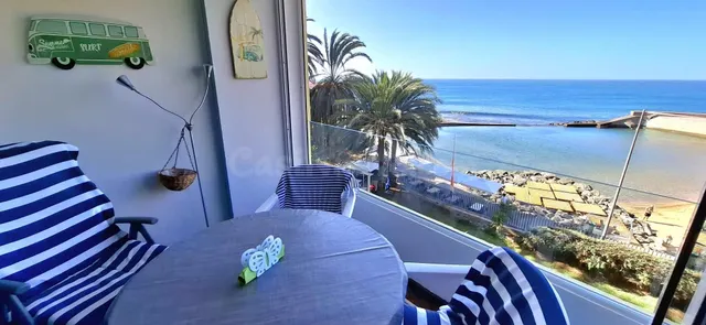 Apartamento en primera línea de mar con vistas directas al o