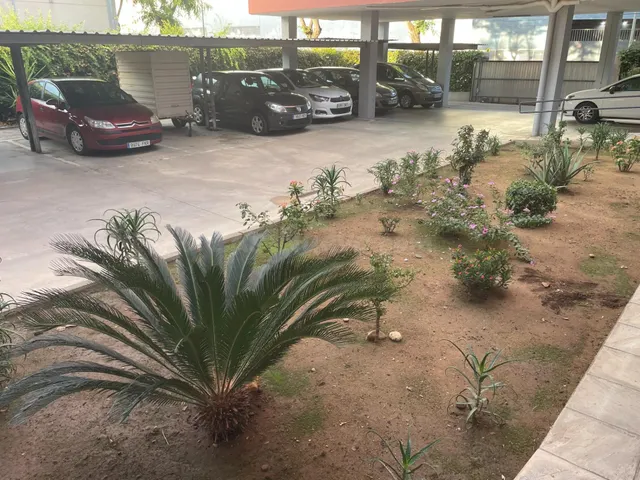 Piso luminoso con garaje y zonas ajardinadas en Calle Erilla - foto 5