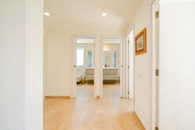 Villa independiente con piscina y 893 m2 de parcela en Benicàssim: espacio, diseño y privacidad — 24