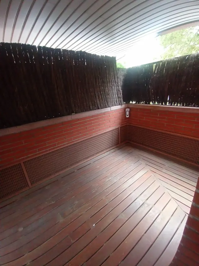 Planta baja de 2 habitaciones con piscina comunitaria para reformar — 10