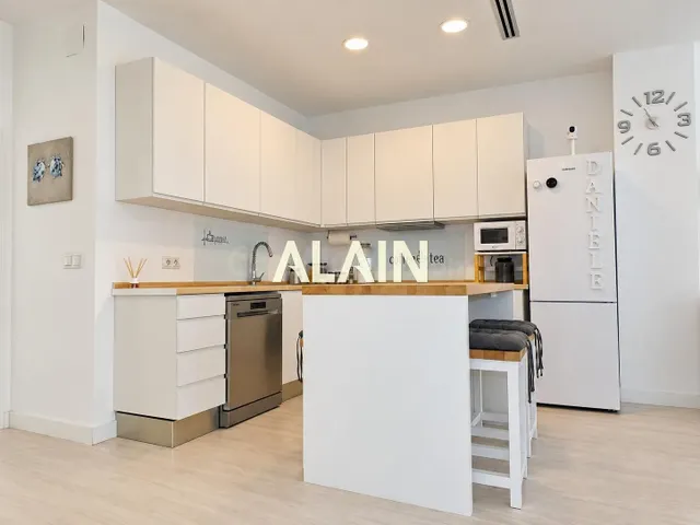 EXCELENTE VIVIENDA EN JOAQUIN COSTA JUNTO A GRAN VIA DE VALE - foto 4