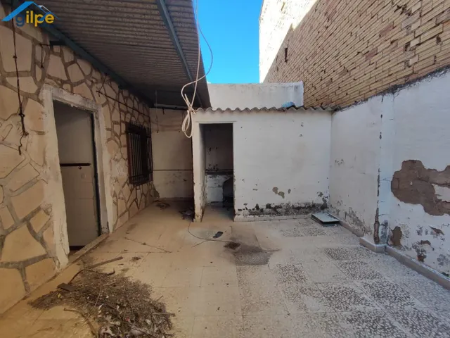 PLANTA BAJA, 3 DORMITORIOS Y 1 BAÑO — 16