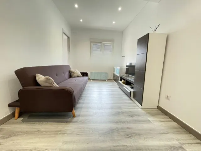 Piso Seminuevo en Veintiuno, Ourense - Oportunidad Única por