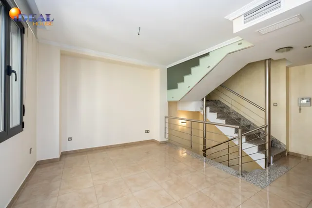 Casa exclusiva junto a Acera del Darro. Pleno centro de Granada. Seminueva y con ascensor propio — 8