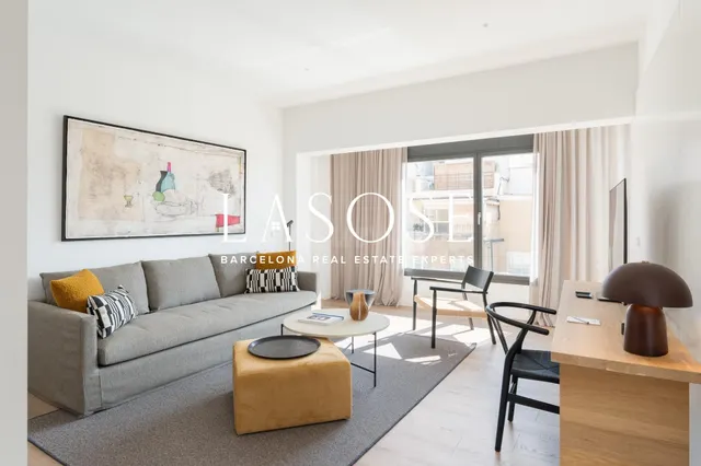 Acogedor piso de dos dormitorios, balcón y terraza comunitaria en alquiler en La Salut — 2