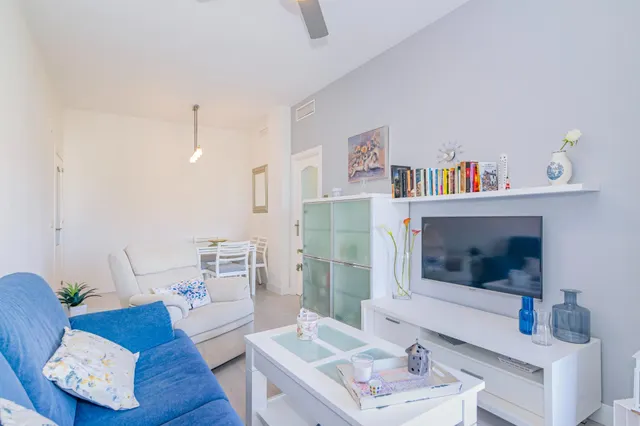 ¡Tu oasis junto a mar! Precioso piso de 2 dormitorios con terraza, piscina y garaje en Playa Poniente, Motril. — 11
