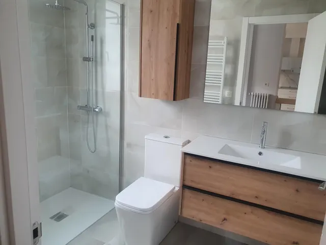 SE ALQUILA HABITACIÓN COMPLETAMENTE REFORMADA — 4