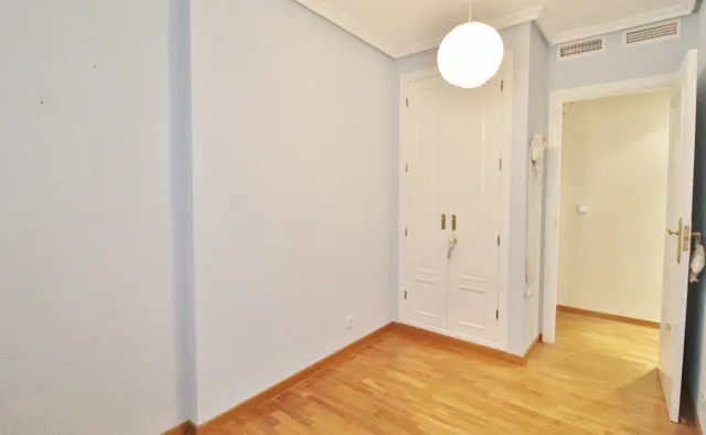 Maravillosa vivienda junto al Corte Inglés. Ahora en oferta. Llámanos. — 30