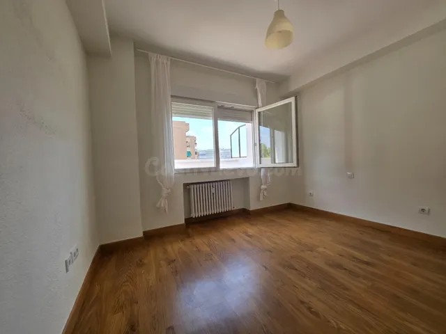 Amplio piso de 157 m2 con terraza, garaje y vistas al Retiro en Jerónimos — 14