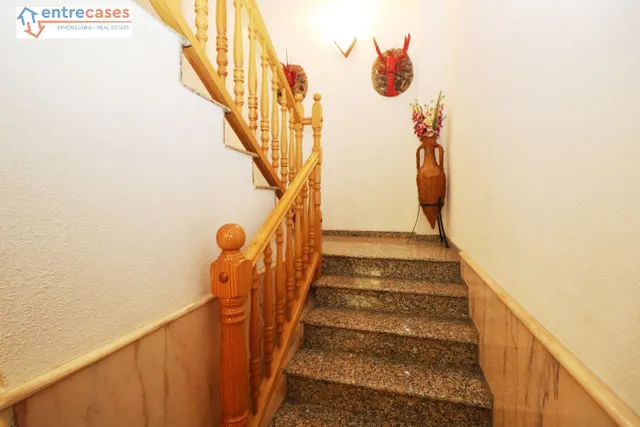 CASA INDEPENDIENTE CON LOCAL — 10