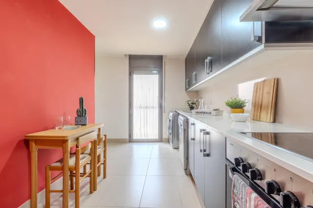 Vivienda construida en 2009, ubicada en zona tranquila residencial de Els Pallaresos. — 17