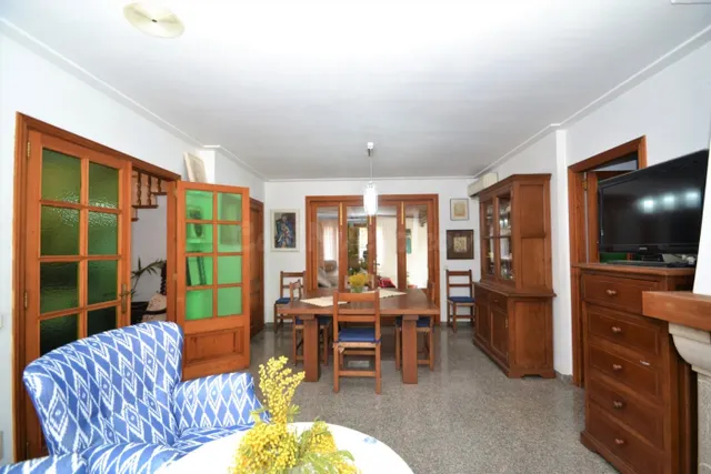 Casa de muy céntrica con gran garaje y jardín. - foto 4