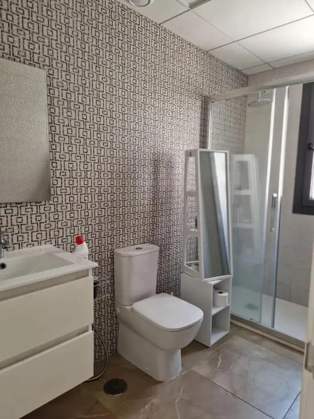 Gran apartamento en Torrevieja: 2 hab, 2 baños — 4