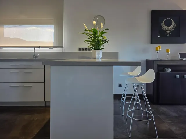 CASA DE 2 PLANTAS CON APARTAMENTO Y JARDIN — 38