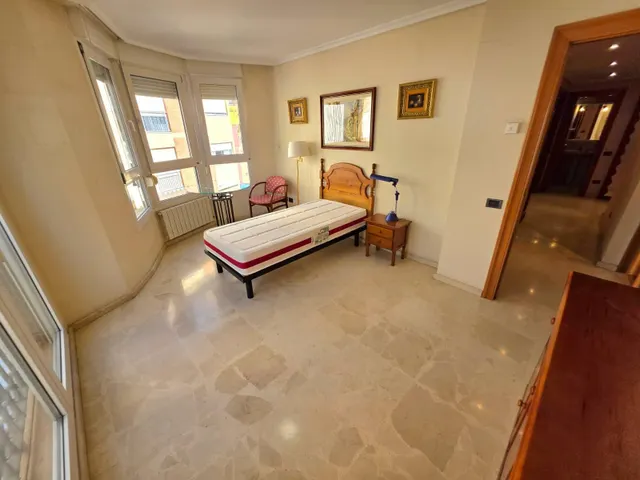 Amplia Vivienda en Alquiler con Terraza en Castellón. — 21