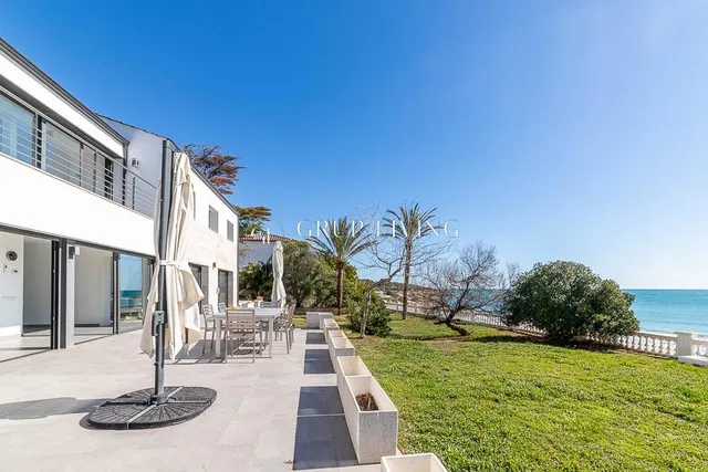 CASA EN PRIMERA LINEA DE MAR — 14