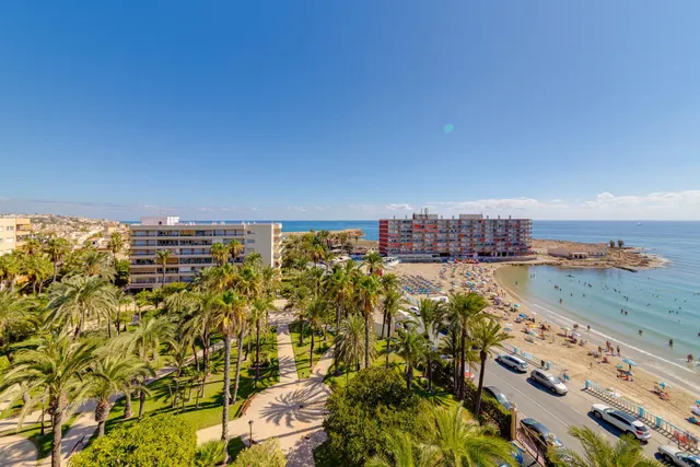 Apartamento de tres dormitorios y dos baños en residencial Duquesa Beach, primera línea de la playa de los locos — 50
