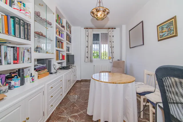 ¡Oportunidad Única! Se Vende Magnífica Casa en Esquina con Amplia Parcela — 13