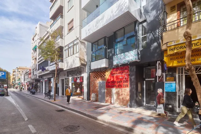 Local comercial en Avd. Condes de San Isidro. Fuengirola Cen - foto 3