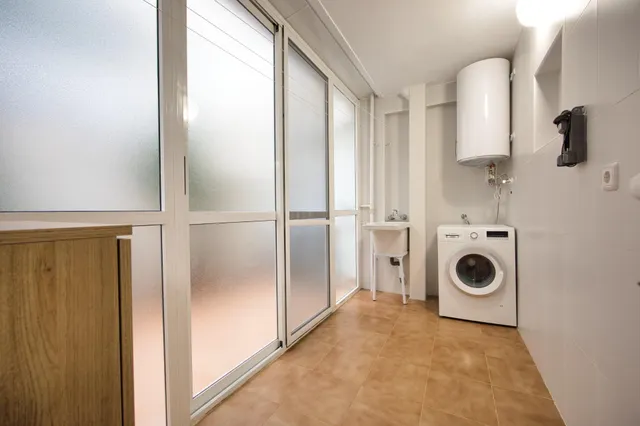 Amplia y bonita vivienda con garaje en calle italia (junto a plaza séneca) — 25