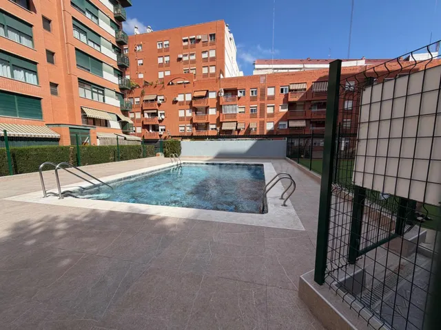 Alquiler de Piso 2 Dormitorios 2 Baños Piscina - foto 2