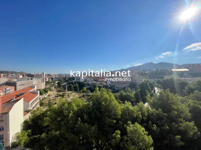 Ático duplex con chimenea y vistas panorámicas — 19