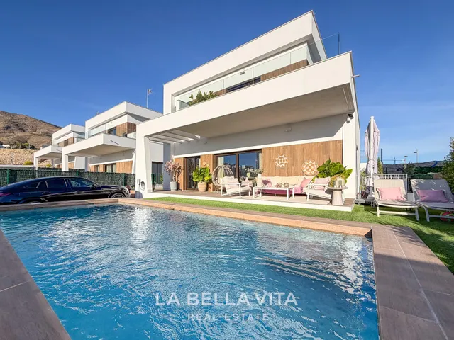 Villa moderna con sótano y piscina privada en venta en Fines - foto 3