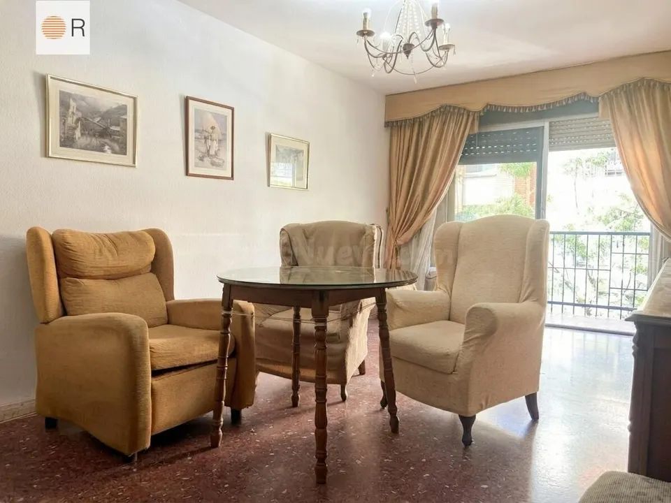 Piso con 4 dormitorios, 2 baños y terraza