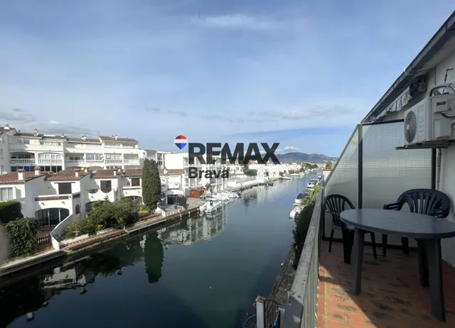 Empuriabrava | Apartamento luminoso con balcón y vistas al c - foto 3